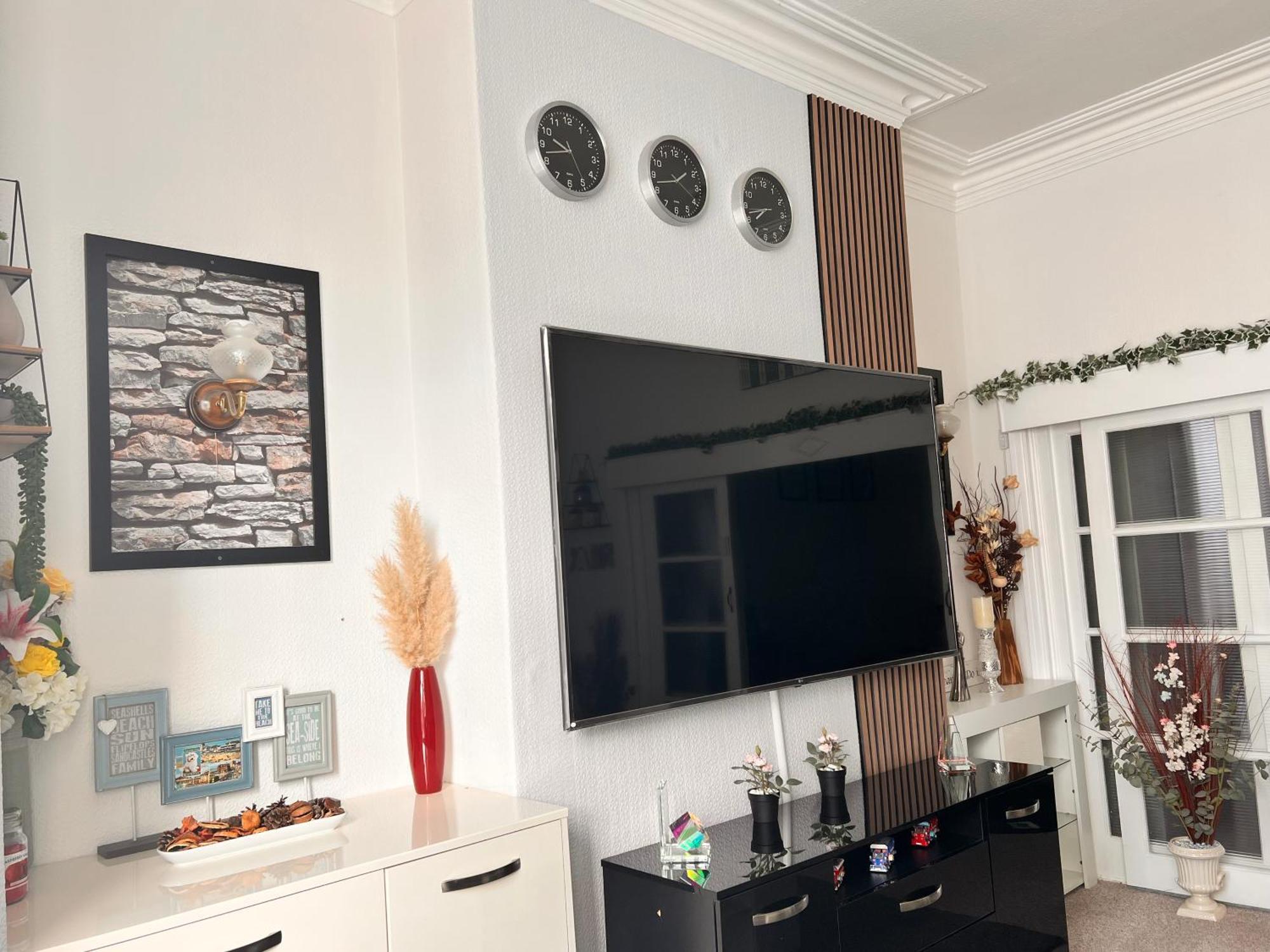 Victoria House - Self Catering Quiet Guesthouse - Adult Singles And Couples Only 블랙풀 외부 사진