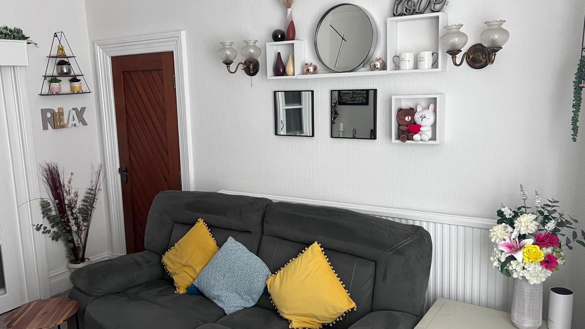 Victoria House - Self Catering Quiet Guesthouse - Adult Singles And Couples Only 블랙풀 외부 사진